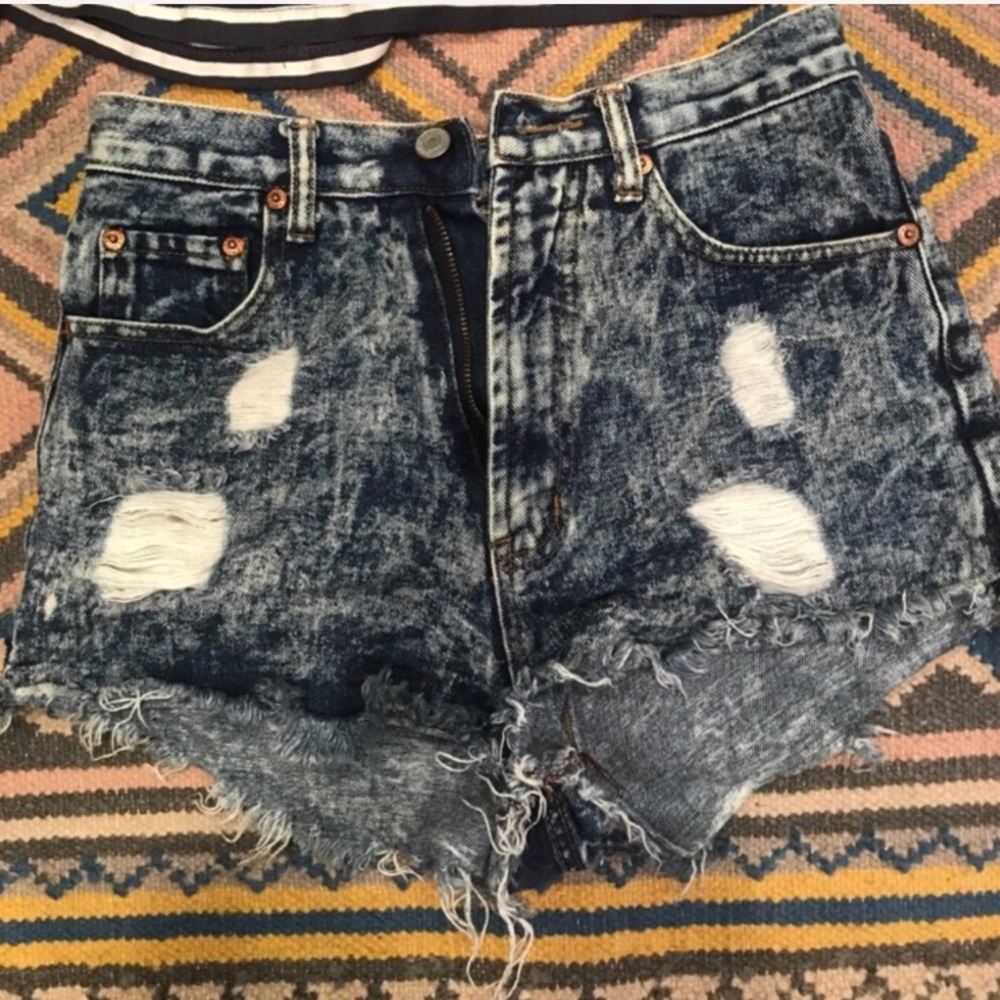 • hi-waist shorts •